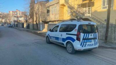 Adıyaman’da, bir kişi önce bıçaklandı, ardından sopayla dövülerek hastanelik oldu.