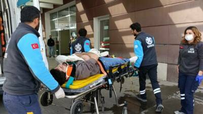 Adıyaman’da otomobilin elektrik direğine çarpması sonucu meydana gelen kazada 2