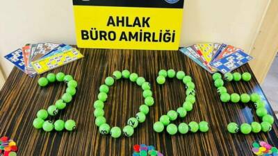 Diyarbakır’da polis ekipleri kumar oynayan şahıslara “mutlu yıllar” deyip yaptığı