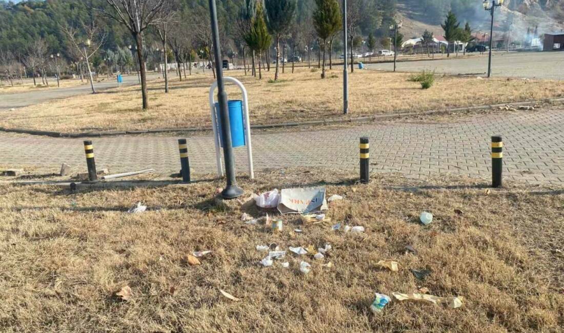 Adıyaman’da, mesire alanı içerisine rast gele atılan çöpler tepkilere neden