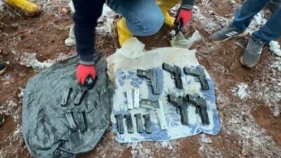 Şanlıurfa’da gerçekleştirilen silah kaçakçılığı operasyonunda çok sayıda silah ele geçirilirken