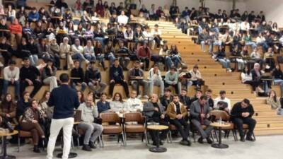 Diyarbakır’da Final Eğitim Kurumları öğrencilerine motivasyon ve eğitim semineri düzenledi.