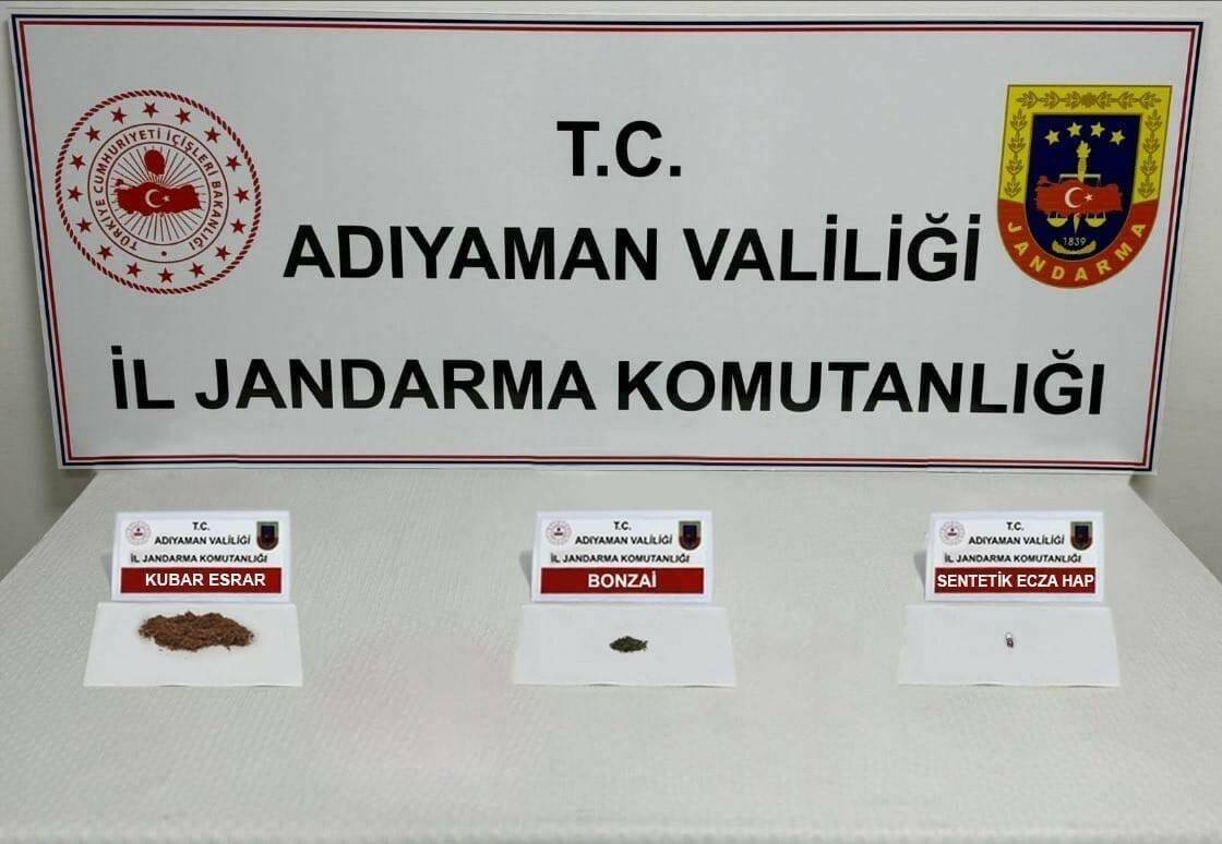 Adıyaman’da jandarma ekiplerince yapılan uyuşturucu operasyonunda 15 şahıs gözaltına alındı.