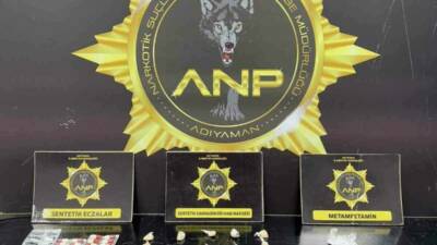 Adıyaman’da, polis ekiplerinin durumundan şüphelenerek durdurduğu araç içerisinde uyuşturucu ele