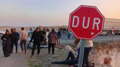Şanlıurfa’da iki otomobilin çarpışması sonucu meydana gelen trafik kazasında 3
