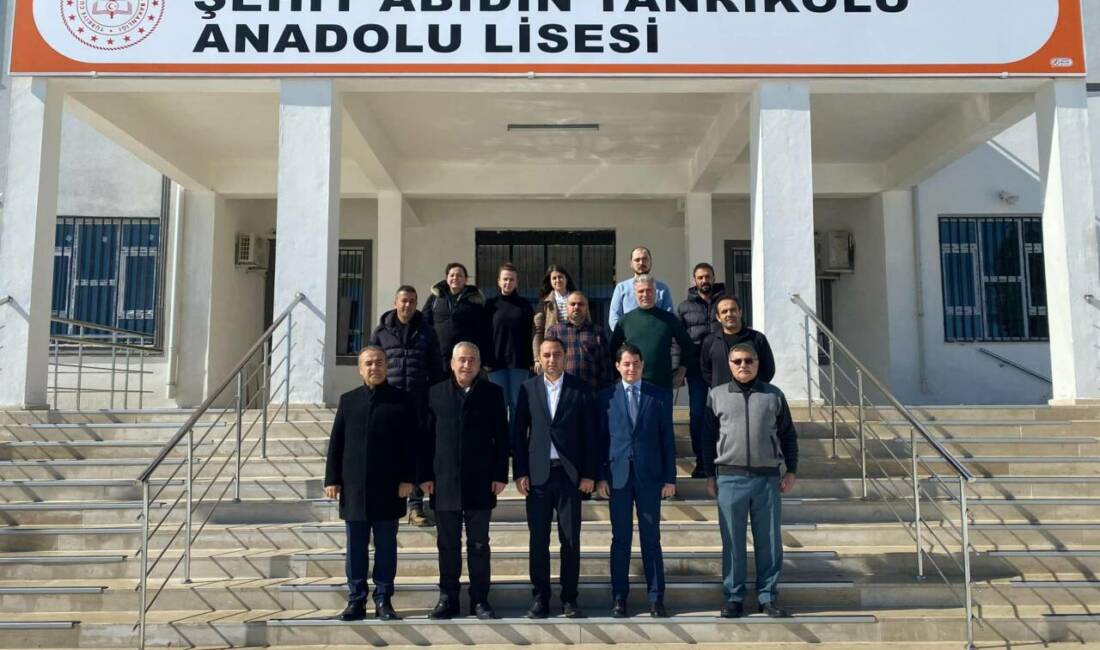 Besni Kaymakamı Çağlar Partal ve ilçede refiklik stajını sürdüren Kaymakam