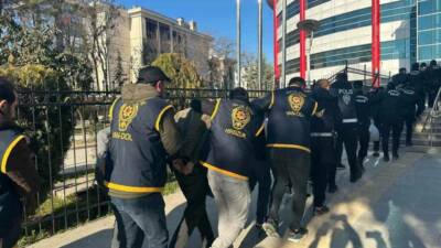 Adıyaman’da hırsızlık olaylarına karıştıkları belirlenen şüphelilere yönelik düzenlenen operasyonda gözaltına