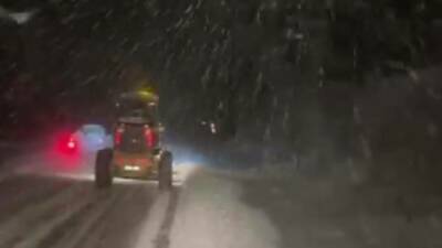 Adıyaman’da, yoğun kar yağışı ve tipi nedeniyle Adıyaman-Çelikhan-Malatya Karayolu çift