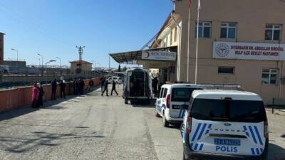 Diyarbakır’ın Kulp ilçesinde aile arasında yaşanan tartışmada çocuklarının silahından çıkan