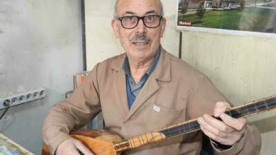 Gaziantep’te yaşayan 71 yaşındaki saz ustası ve bestekar Rasim Çaparoğlu,