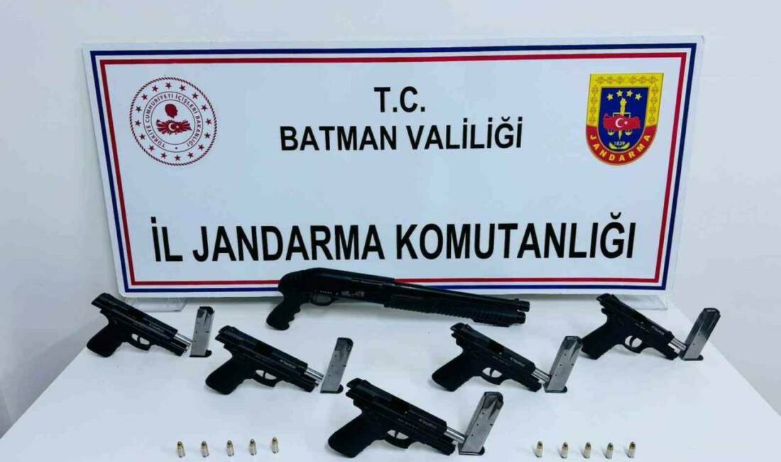 Batman’da jandarma ekiplerinin bir adreste yaptığı aramada 5 adet tabanca,