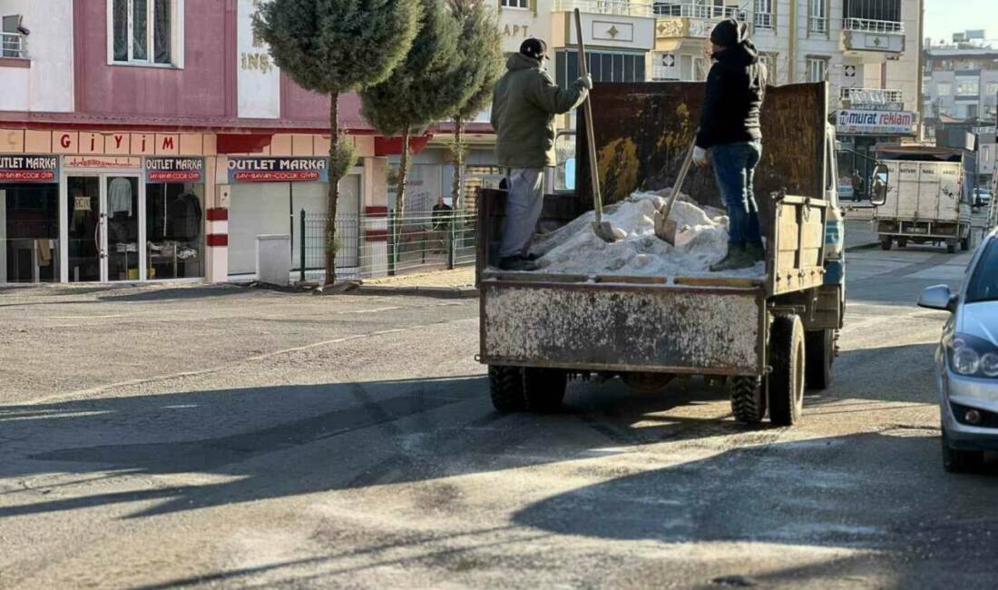 Nizip Belediyesi Temizlik ve Fen İşleri Müdürlüğü’ne bağlı ekipler, olumsuz