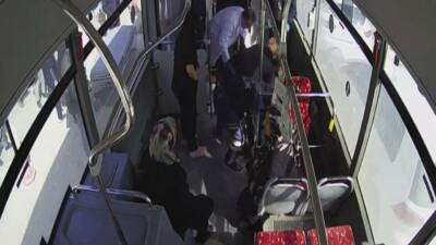 Adıyaman’da, bindiği otobüs içerisinde kalp krizi geçirerek yere yığılan kadın,