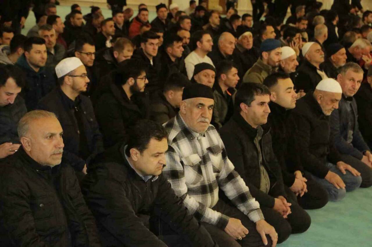 Diyarbakır’da Ramazan’ın müjdecisi olarak bilinen Berat Kandili, Selahaddin Eyyubi Camii