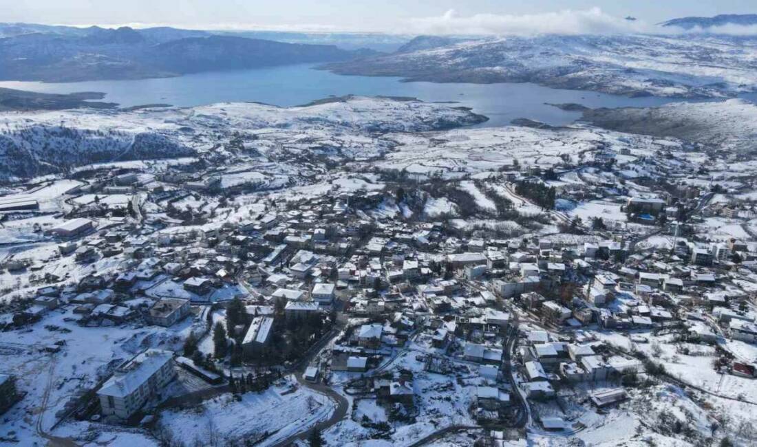 Adıyaman’ın Gerger ilçesinde etkili olan kar yağışı sonrası kartpostallık görüntüler