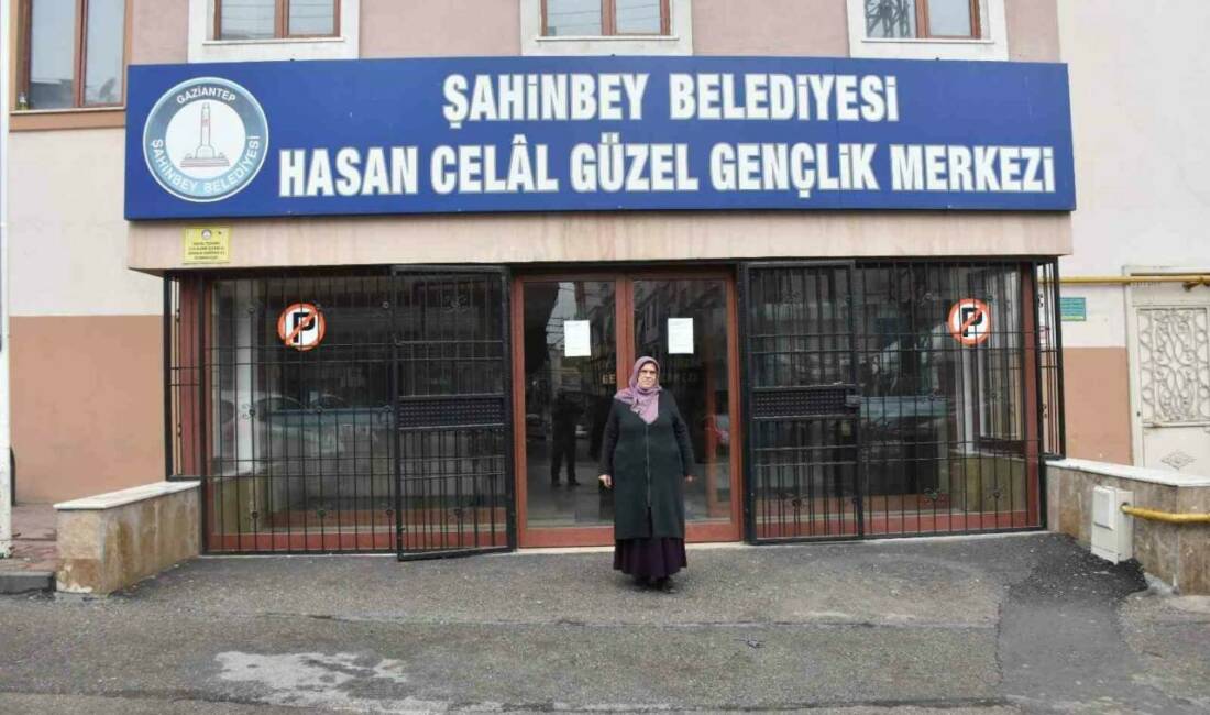 Gaziantep’te yaşayan 65 yaşındaki Fatma Çapır, gittiği dikiş-nakış kursu sayesinde