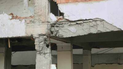 6 Şubat depremlerinden etkilenen ve yıkılan Fidan Apartmanı’na yapışık ve