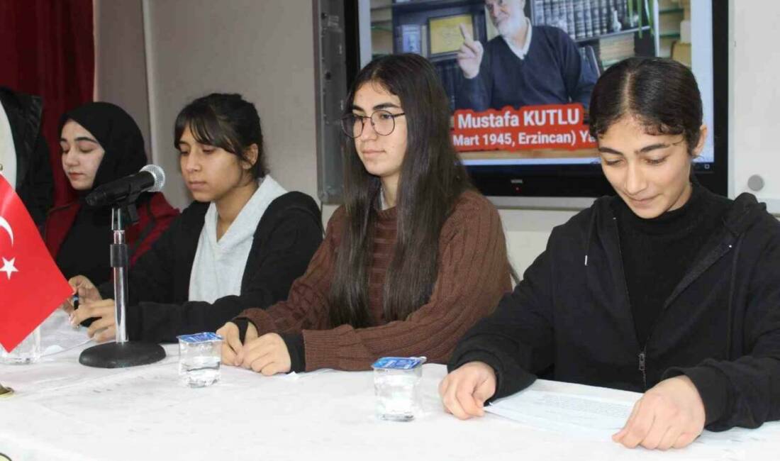 Adıyaman’ın Kahta ilesinde Mustafa Kutlu Okumaları panelleri düzenlendi.