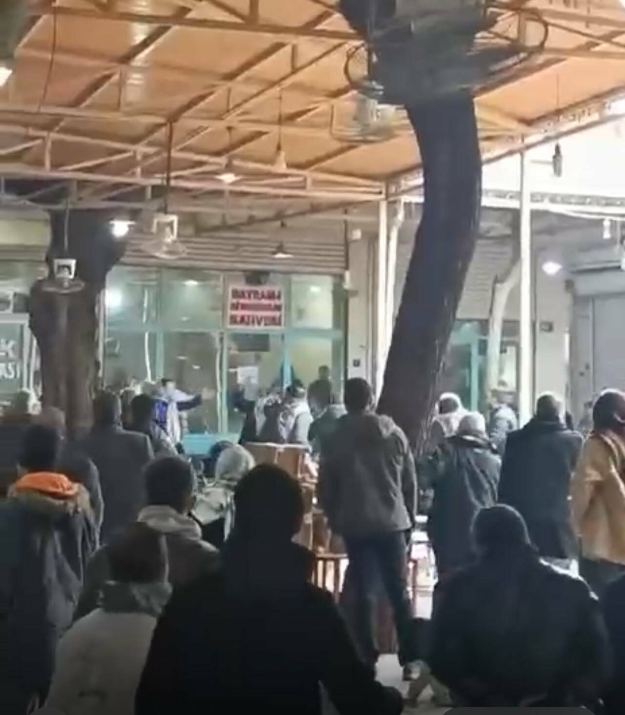 Şanlıurfa’nın Siverek ilçesinde, alacak verecek meselesi nedeniyle iki grup arasında