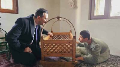 Mardin’in Mazıdağı ilçe Kaymakamı Ömer Tuğrul Kundakçı, engelli vatandaşın talebini