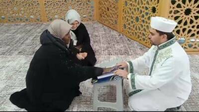 Adıyaman’ın Samsat ilçesine gelen Kenyalı kadın İslam dinini seçerek Müslüman
