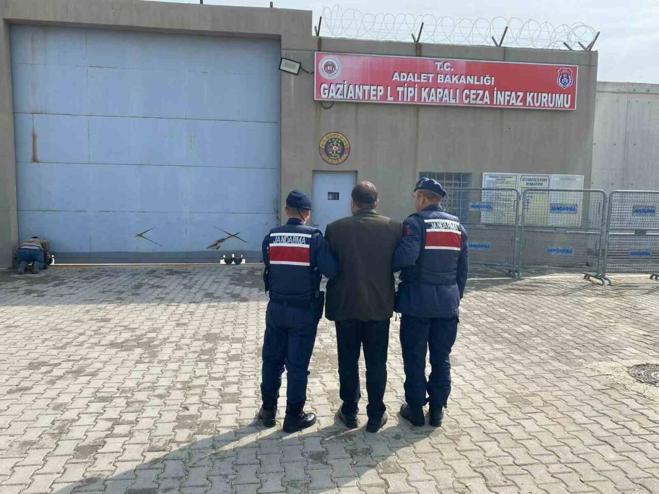 Gaziantep’te 16 ayrı suçtan kesinleşmiş 25 yıl 9 ay hapis