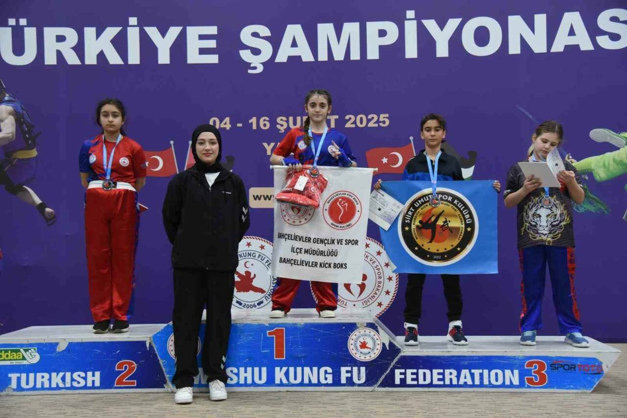 Yalova’da düzenlenen 2025 Türkiye Wushu Kung Fu Şampiyonası’nda Kurtalanlı sporcular,