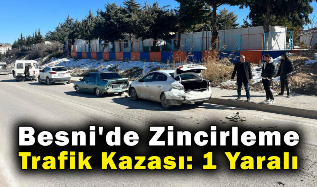 Besni'de 15 Temmuz Mahallesi civarındaki anayolda zincirleme trafik kazası meydana