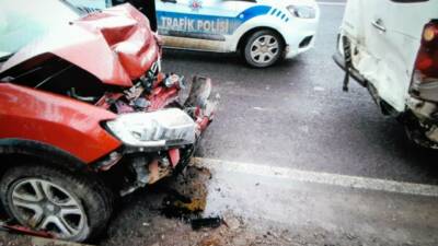 Adıyaman’ın Gölbaşı ilçesinde otomobil ile minibüsün çarpışması sonucu 1 kişi