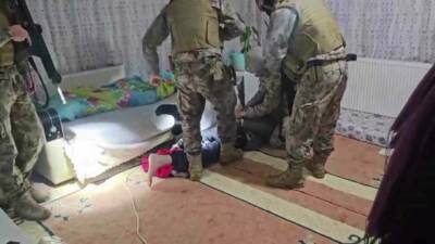 Adıyaman’da, uyuşturucu tacirlerine yönelik yapılan şafak operasyonunda gözaltına alınan 11