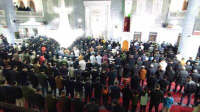 Şanlıurfa’da Ramazan ayının ilk teravih namazı kılındı. İlk teravih namazına
