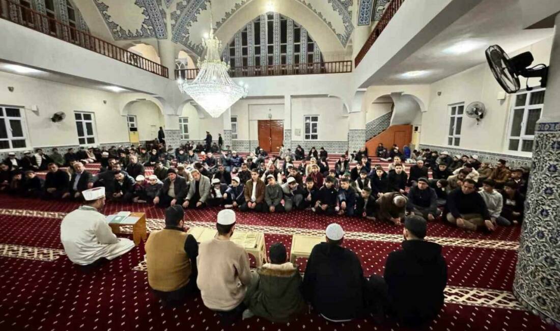 Şırnak’ın Silopi ilçesinde Ramazan ayının müjdecisi olan Berat Kandili, dualarla