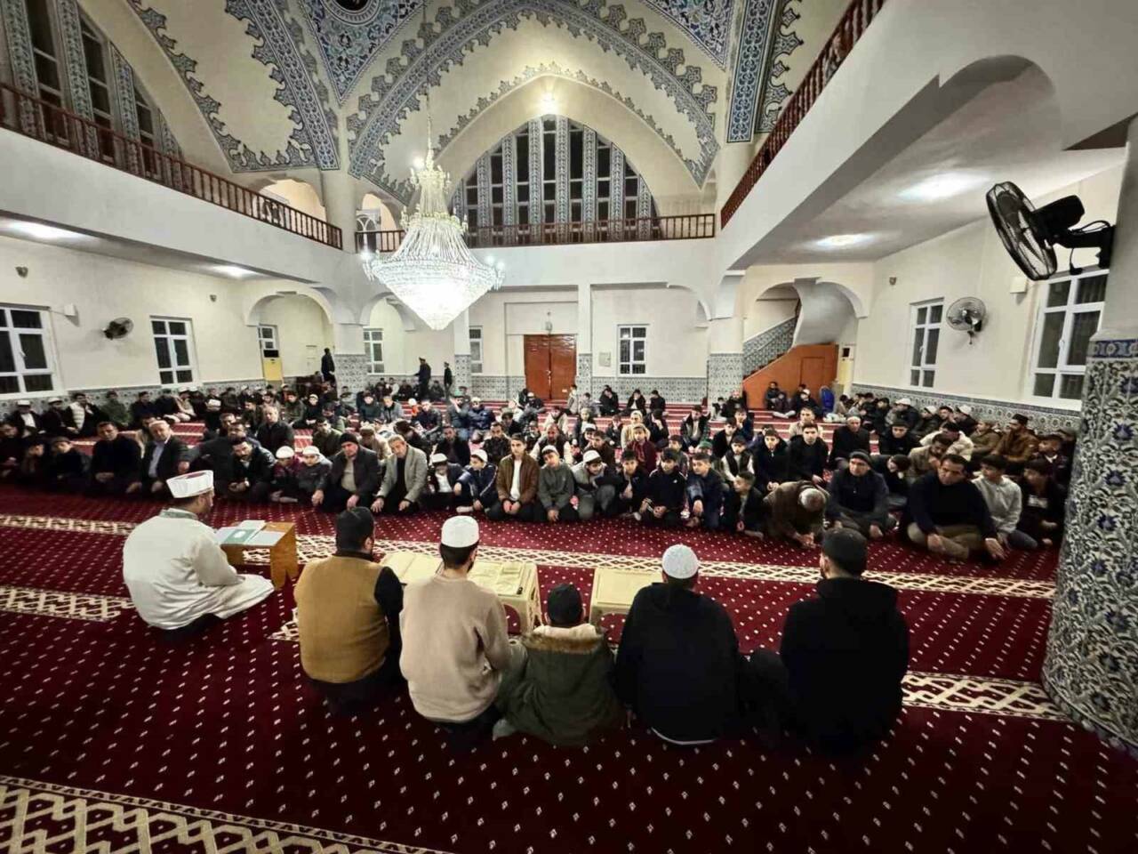 Şırnak’ın Silopi ilçesinde Ramazan ayının müjdecisi olan Berat Kandili, dualarla