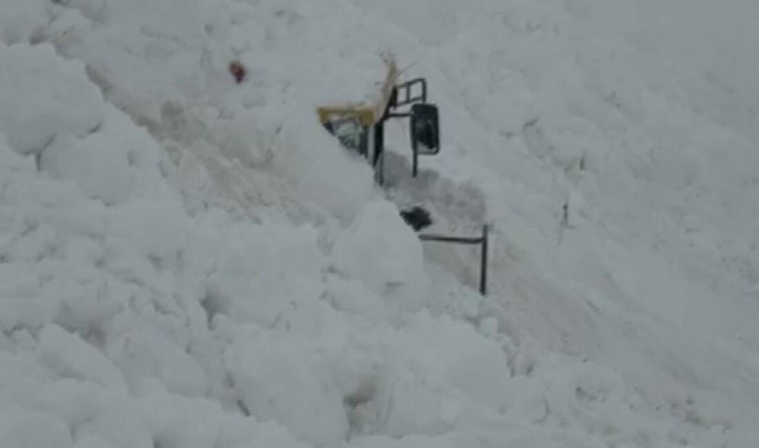 Şırnak’ta yoğun kar yağışı nedeniyle ulaşıma kapanan askeri üs bölge