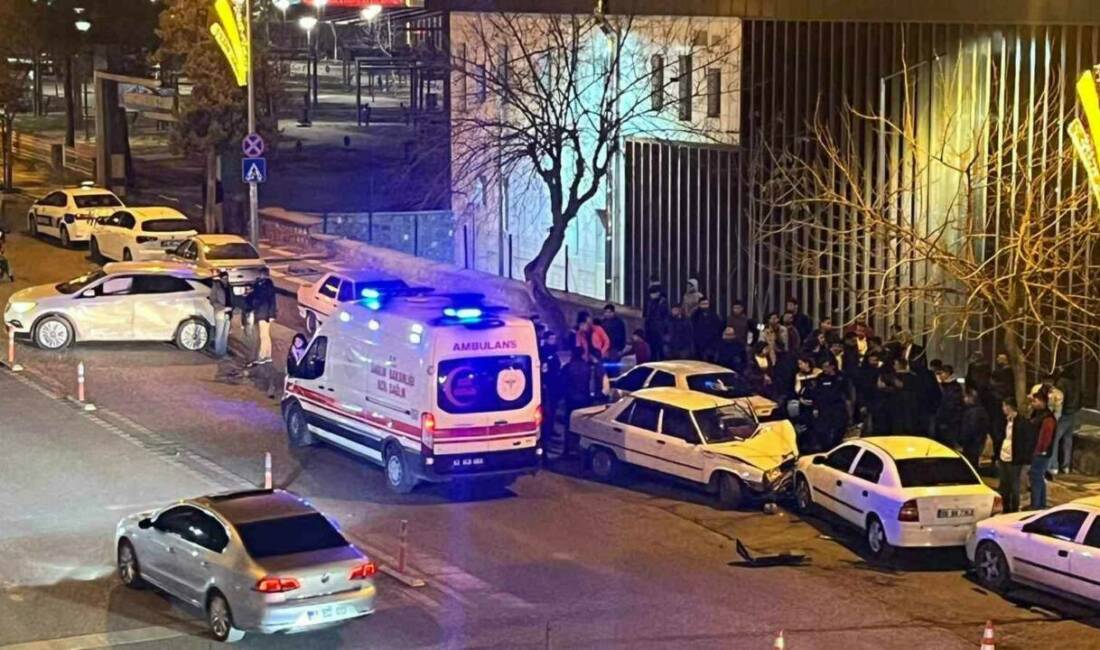 Şanlıurfa’nın Siverek ilçesinde meydana gelen trafik kazasında 2 kişi yaralandı.