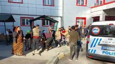 Gaziantep’te üretim tesisinde üzerine geri dönüşüm balyası düşen 20 yaşındaki