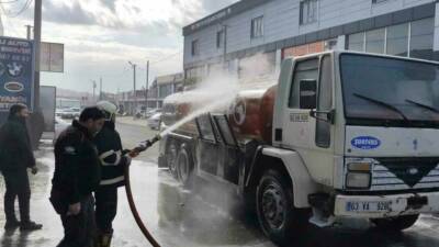 Şanlıurfa’da alev alan yakıt tankeri itfaiye tarafından söndürüldü. Tankerin boş