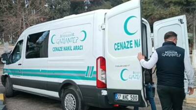 Gaziantep’in Nizip ilçesinde yolun karşısına geçmek isterken otomobilin çarptığı 17