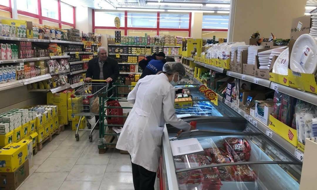 Adıyaman’ın Gölbaşı ilçesinde zabıta ekipleri marketlerde fiyat ve son kullanma