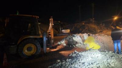 Besni Çevre Yolu’nda devam eden yol genişletme çalışmaları sırasında ana