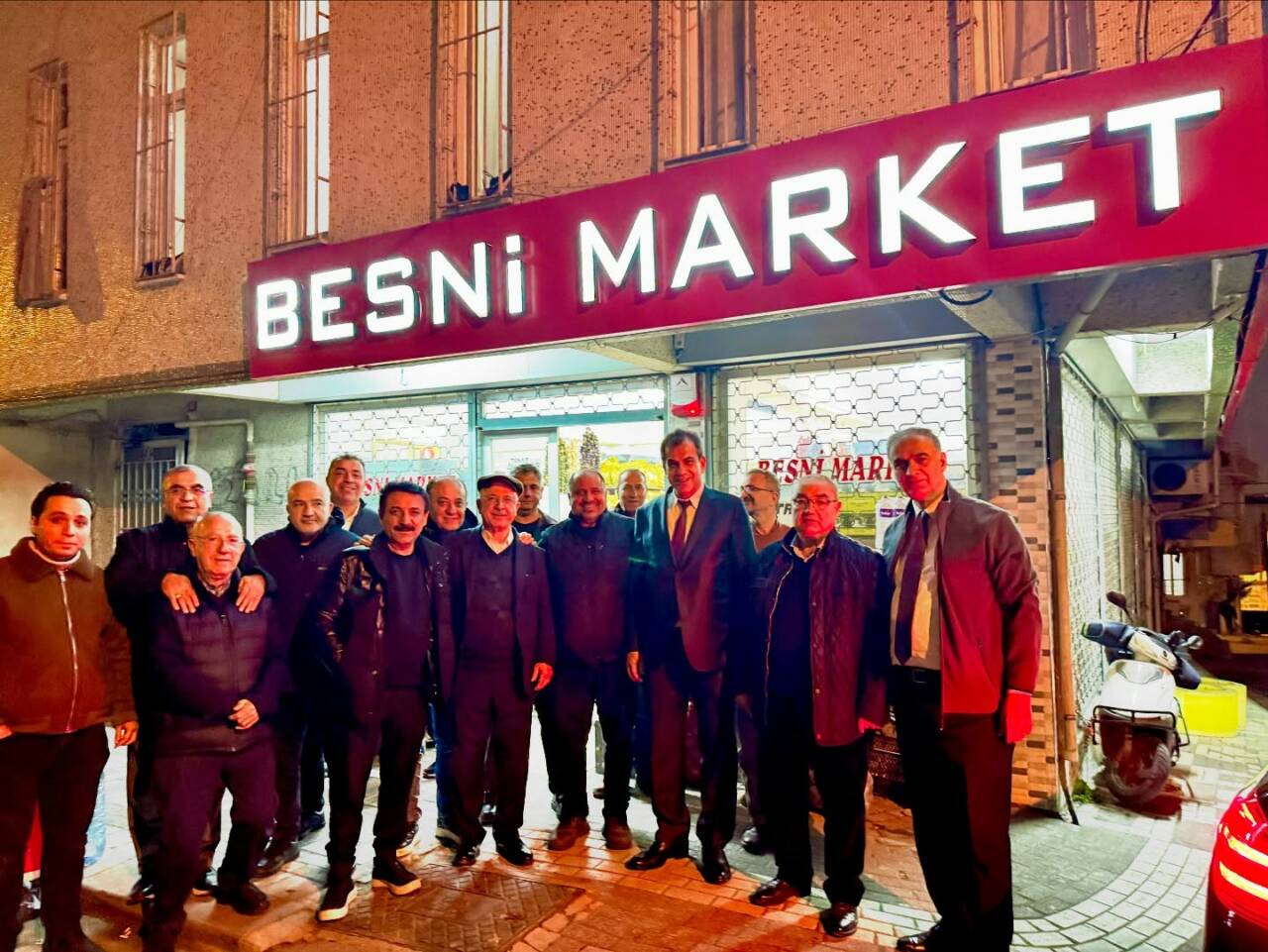 Besni’nin yöresel tatlarını İstanbul’a taşıyan Küllük Market, hemşerimiz Mehmet Burç