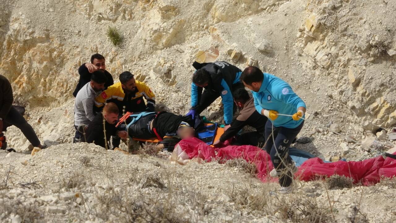 Adıyaman’da, paraşütle havalanmaya çalışan Üroloji Uzmanı Op. Dr. Mahir Kartalmış,