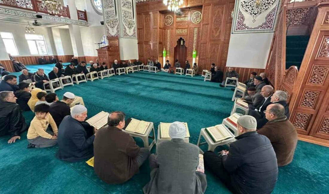 Ramazan ayının ilk gününde başlayan mukabele geleneği Adıyaman’daki cami ve