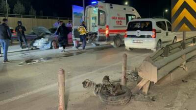 Adıyaman’da otomobilin bariyere çarpması sonucu 2 kişi yaralandı.