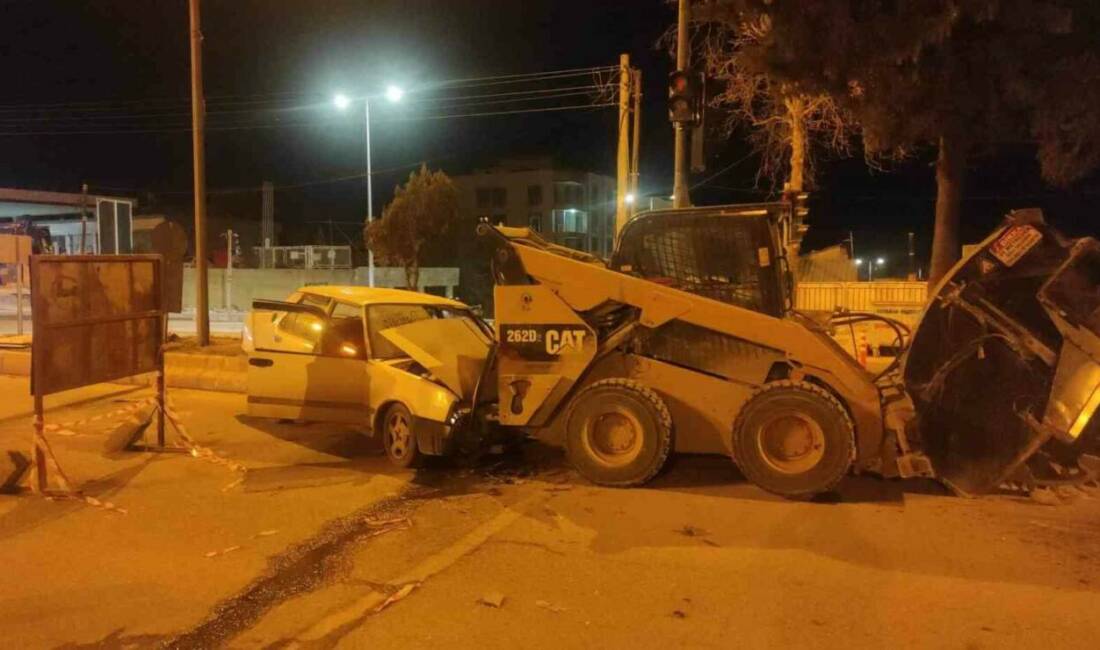 Adıyaman'da otomobilin altyapı çalışmalarında görevli bir iş makinesine çarpması sonucu