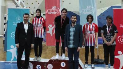 Adıyaman’ın Gölbaşı Savran Ortaöğretim Okulu öğrencisi Rahime Ballık yıldız kızlar