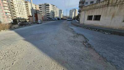 Mardin'deki DEM Partili Artuklu Belediyesi'nin hizmet eksikliği sebebiyle vatandaşlar, yolların