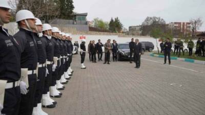 Milli Savunma Bakanı terör örgütüne silah bırakma çağrısı yaparak barış
