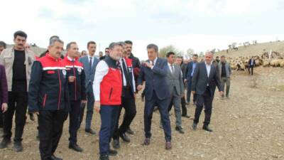 Tarım ve Orman Bakanı İbrahim Yumaklı, Şırnak ziyaretinde göçer çadırlarını