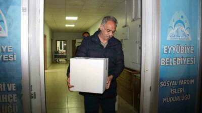 Eyyübiye Belediyesi, Ramazan'da ihtiyaç sahibi ailelere yardım etmeye devam ediyor.